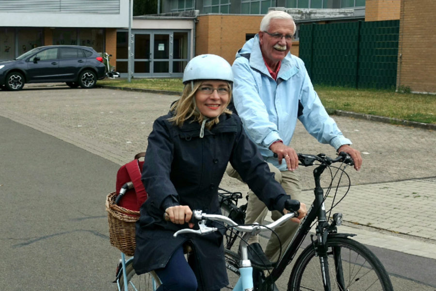 Dörte Liebetruth und Bernd Michallik auf Fahrrädern