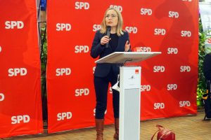 Dörte Liebetruth bei ihrer Rede
