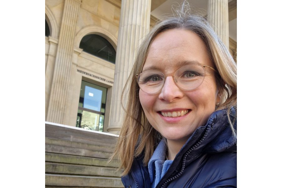 DörteL iebetruth vor dem Landtag