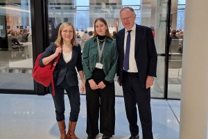 Nike Heitmann mit Dörte Liebetruth und Stephan Weil