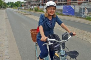 Döte Liebetruth auf dem Fahrrad in Achim